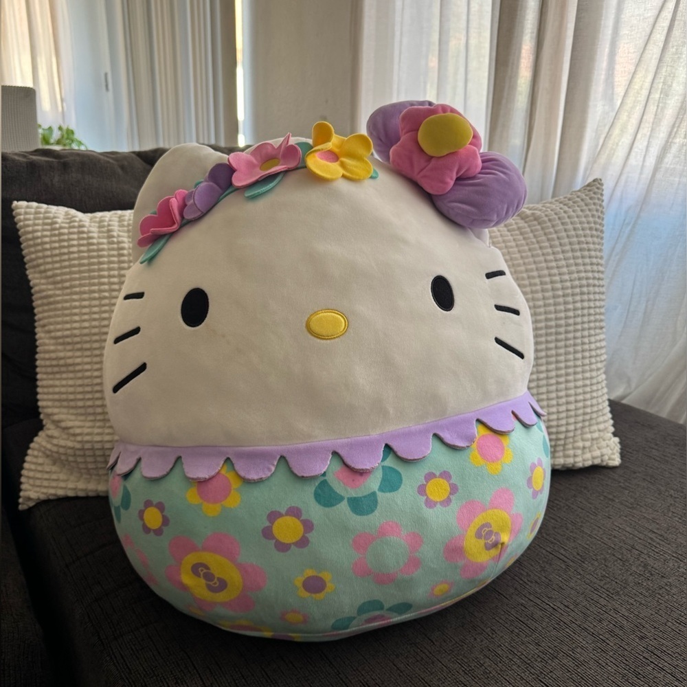 Hello Kitty Squishmallow Floral Large